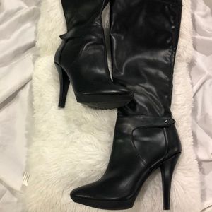 Knee high strechy boots